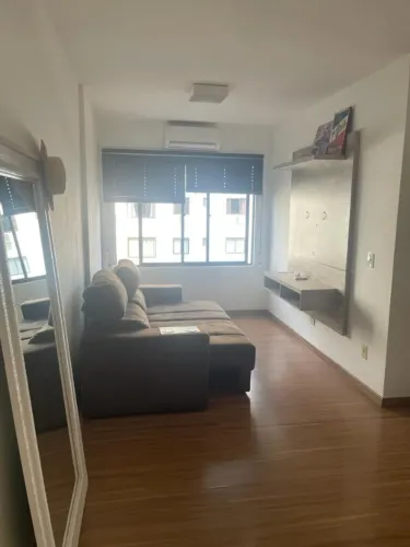 Apartamento semi-mobiliado no Country com 2 quartos e 2 vagas de garagem