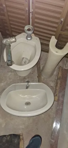 Vendo Conjunto de Louças para Banheiro (Bege/Creme) - Pia, Coluna