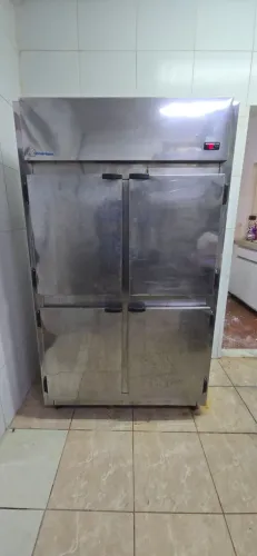 Geladeira comercial 4 portas