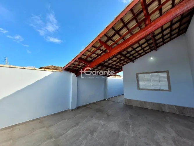Casa para venda de 192m² com 2 quartos, suite, 2 vagas e piscina na cidade de Mongaguá - S