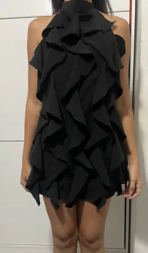 Vestido preto curto com babados e costa nua - Tam 36 / P