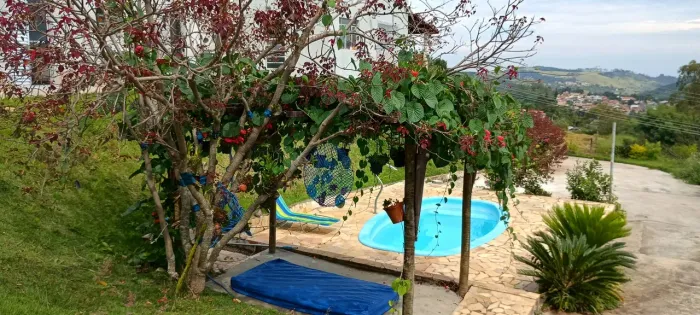 Vendo casa em Serra Negra bairro Belvedere, 3 dormitórios sendo 2suites ,piscina etc.