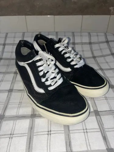 Tênis Vans Old Skool - Tamanho 40 Preto e Branco/Unissex