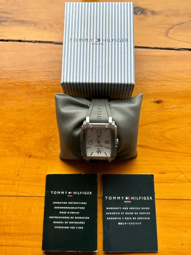 Relogio Tommy Hilfiger (Caixa Quadrada)