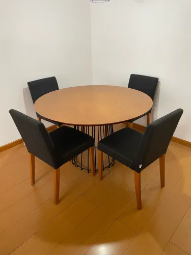 Mesa Jays + 4 cadeiras Prosa Tok&Stok
