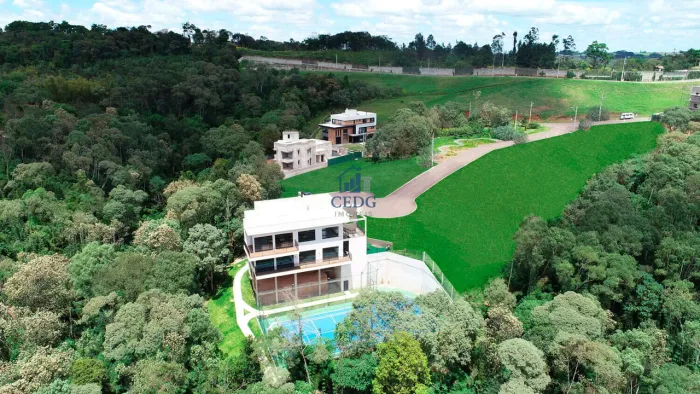 Lote amplo em condomínio no Umbará ideal para construir