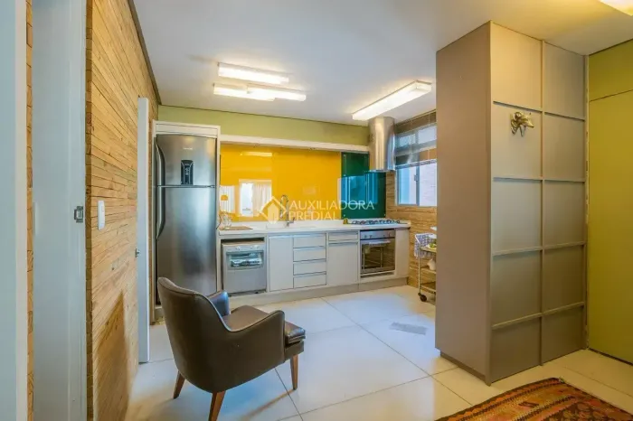 Apartamento a venda com 5 quartos (3 suítes) e 2 vagas no Centro de Florianópolis SC Beira