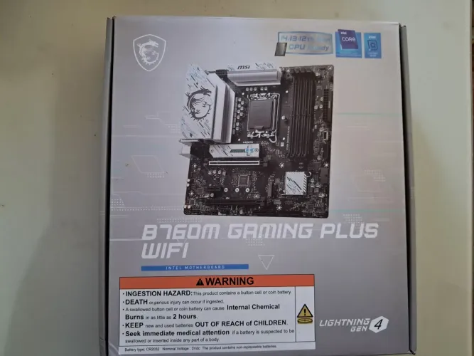 Placa mãe b760m gaming plus wifi/ 4 meses de uso