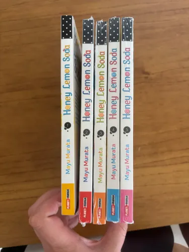 5 volumes da Honey Lemon Soda