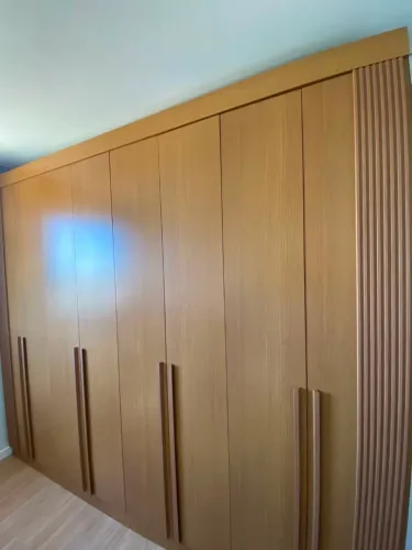 Guarda-roupa 8 portas