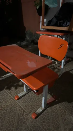 4 CADEIRAS ESCOLARES DESK
