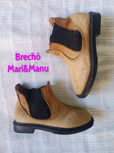 Bota infantil em couro tamanho 26