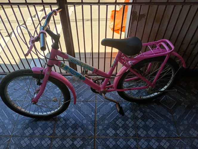 Vende uma bicicleta semi nova ifatil,