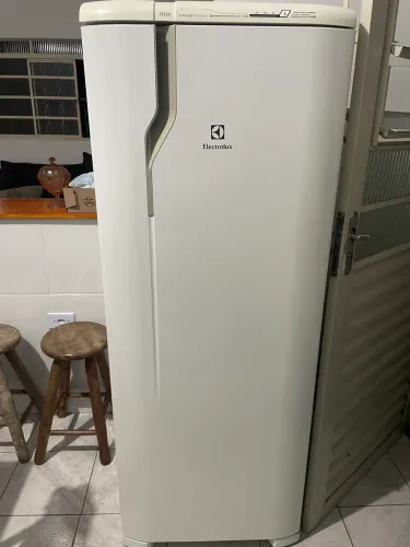 Geladeira Eletrolux FrostFree RFE39