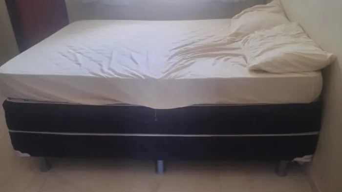 Cama De Casal Em Perfeito Estado 