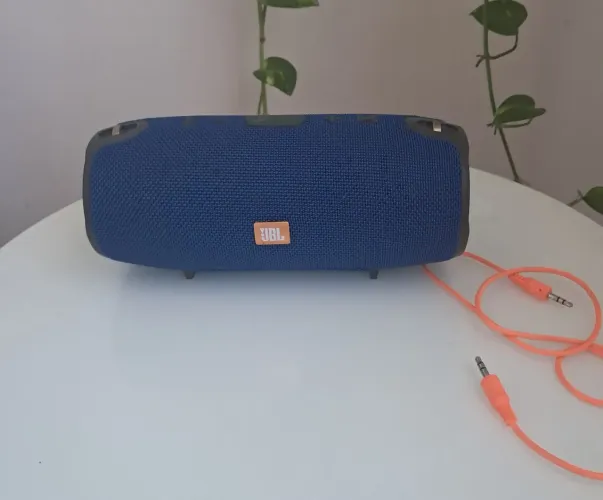 Caixa de Som JBL Modelo Xtreme - Travada/Congelada - Para Peças ou Coleção
