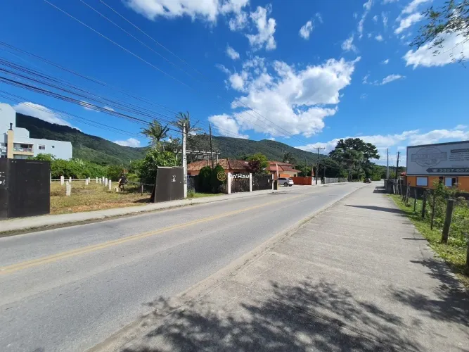 Terreno a venda com 750m2 no Ribeirão da Ilha Frente a Rodovia Baldiceiro filomeno
