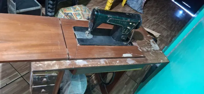 Máquina de Costura Singer