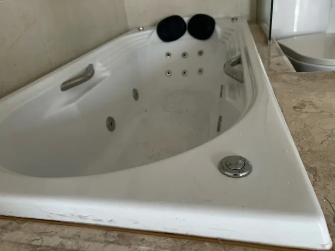 Banheira hidromassagem + BOMBA