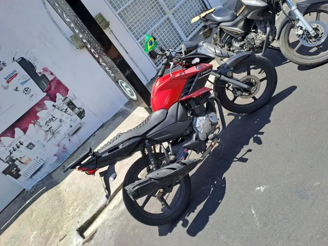 Fazer 150 toda original.