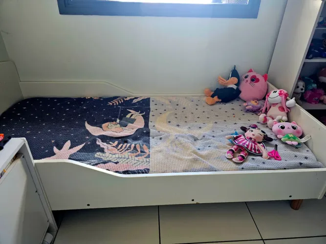 Cama infantil 100% MDF. Colchao incluso.