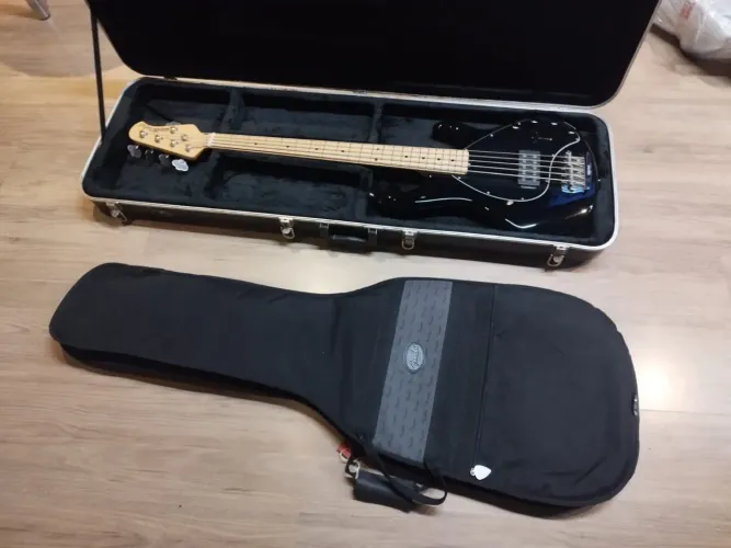 Baixo Musicman Sting Ray 5c