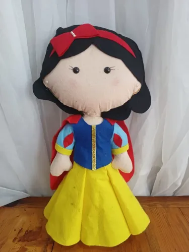 Boneca de Feltro Branca de Neve - Princesa Disney Artesanal
