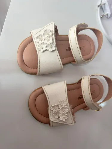 Montante de sapatos para menina