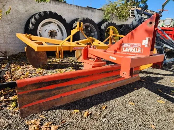 Lâmina Traseira/Plaina Agrícola Traseira Lavrale PTU 240, Larg: 2,40 m, Ano 2021, Seminova