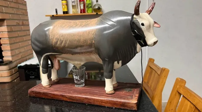 Boi para servir pinga ou cachaça em excelente estado!