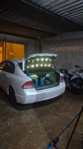 Som de carro ja preparado pra Civic modelos G8 com madeira mentores e tampão de acrílico