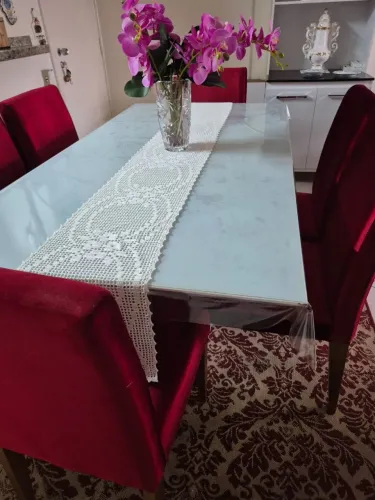 Mesa com 6 cadeiras