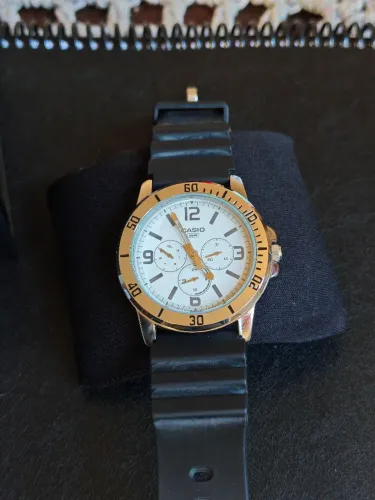 Relógio Casio modelo Mtp-Vd 300