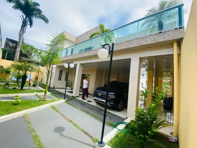 Casa no Conj. Maguari Rua Manaus c/ piscina, próx. a Faculdade FEAPA.
