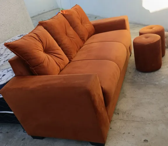 Sofá sem marca de uso, acompanhar 2 puff e 2 mesinhas laterais
