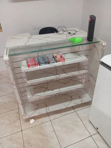 Vendo balcão expositor excelente estado