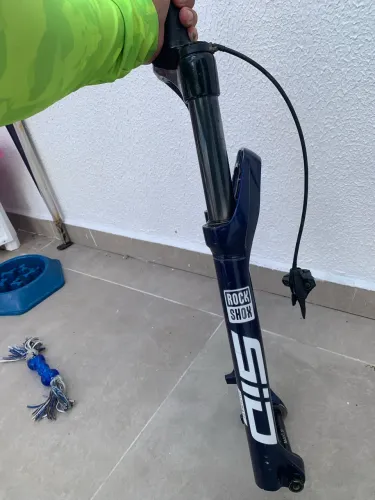 Suspensão rockshox ar/óleo usada boa