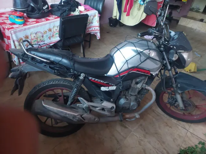 VENDO MOTO 160 TITAN ((10 MIL))