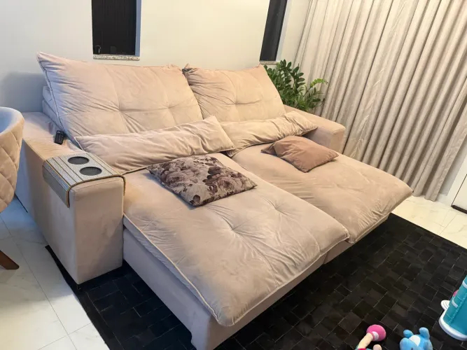 Sofá retrátil rose de 2,5m