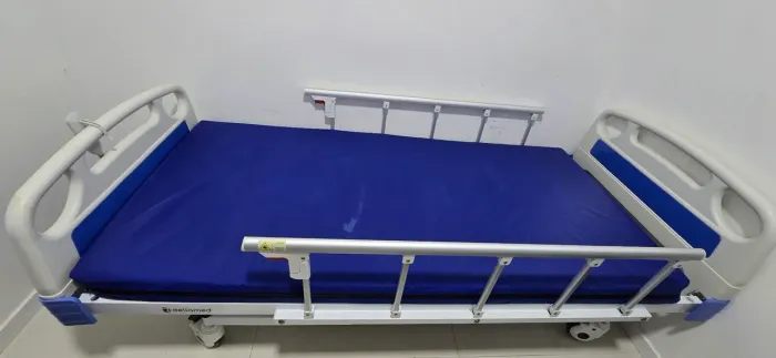 Cama hospitalar elétrica + colchão pneumático seminovos