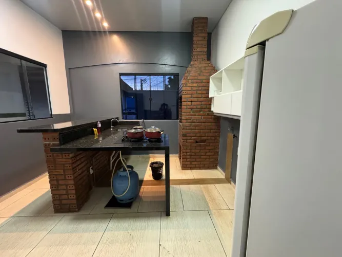 Alugo casa mobiliada com 3 suítes no Primavera