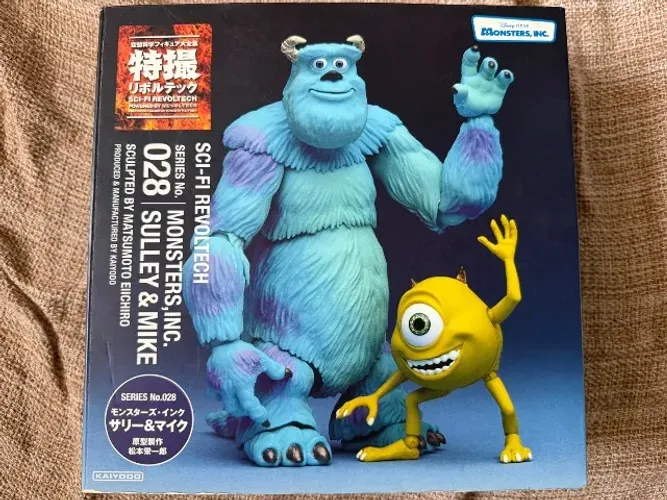 Boneco colecionável Sulley e Mike