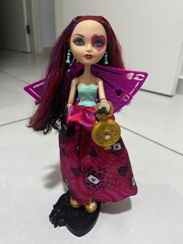 Boneca Ever After High de copas