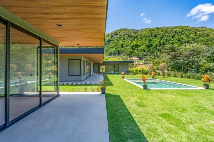 Casa com 4 quartos em Secretário, Petrópolis