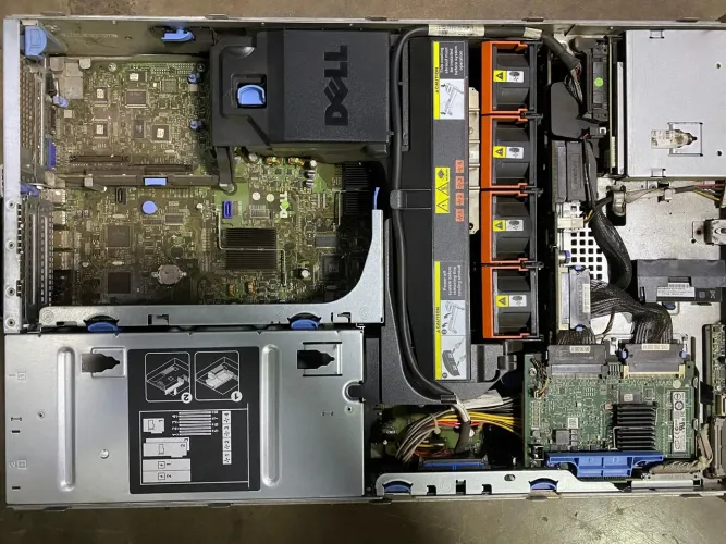 Servidor de rack - DELL PowerEdge 2950<br>Servidor de rack<br>DELL PowerEdge 2950