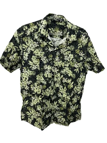 lote com 4 camisas masculinas tamanho p estampadas / excelente estado
