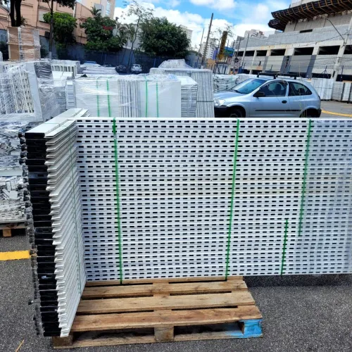 GONDULAS SEMI NOVAS