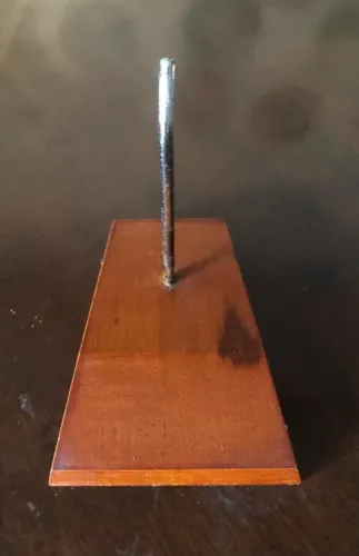 Base de madeira para fixação de maquetes