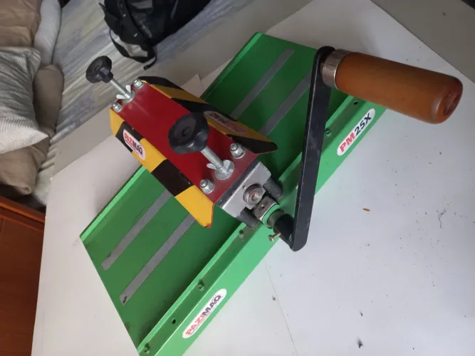 Maquina de Corte e vinco tipo calandra