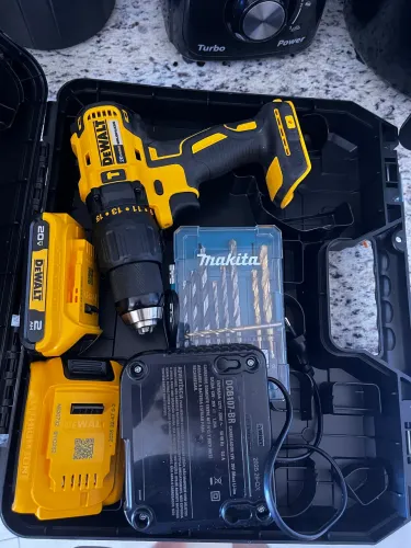 Parafusadeira / furadeira de Impacto DEWALT